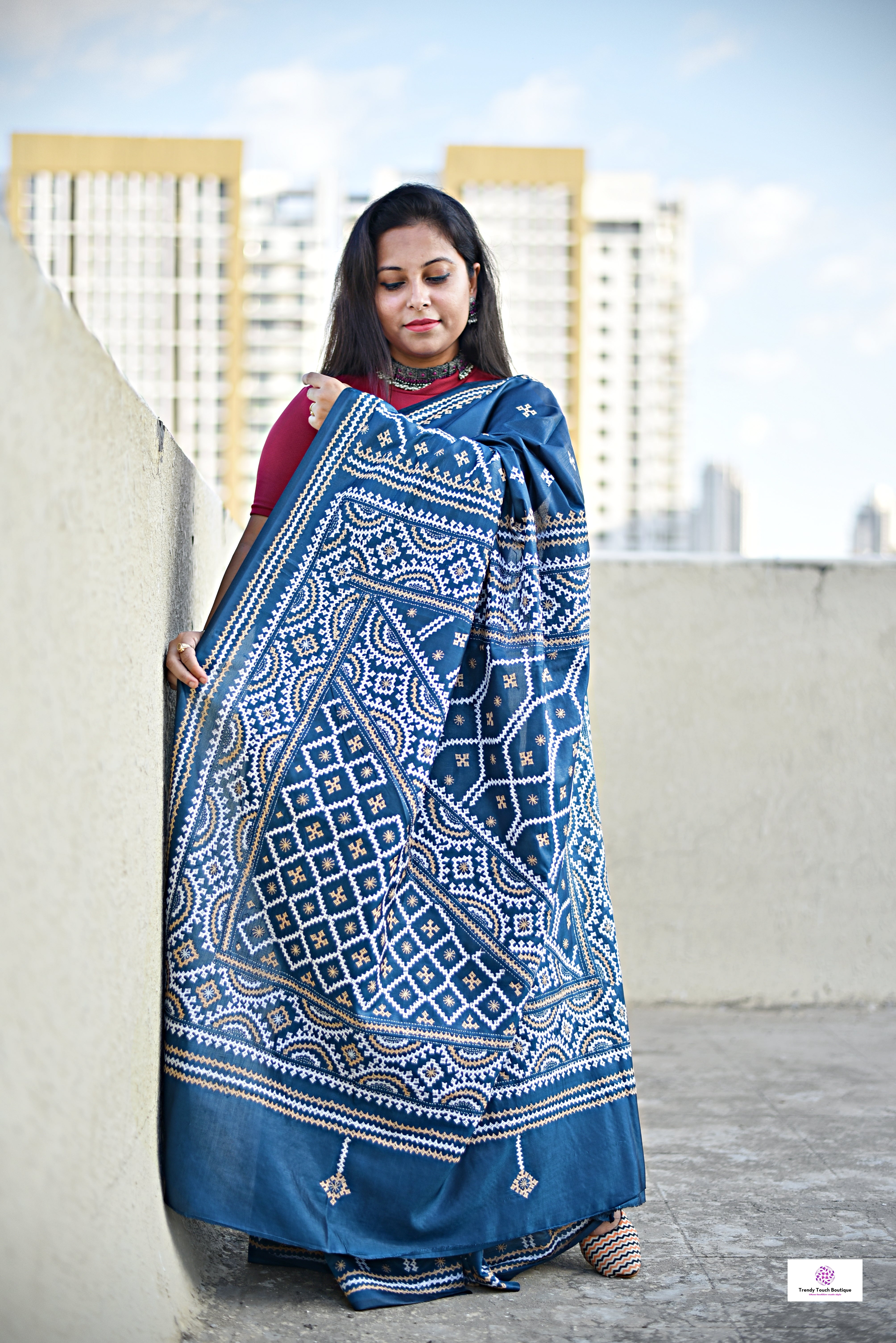 blue kutch handembroidered designer blended bangalore silk saree for wedding and festive wear lightweight best fabric with blouse piece and best price