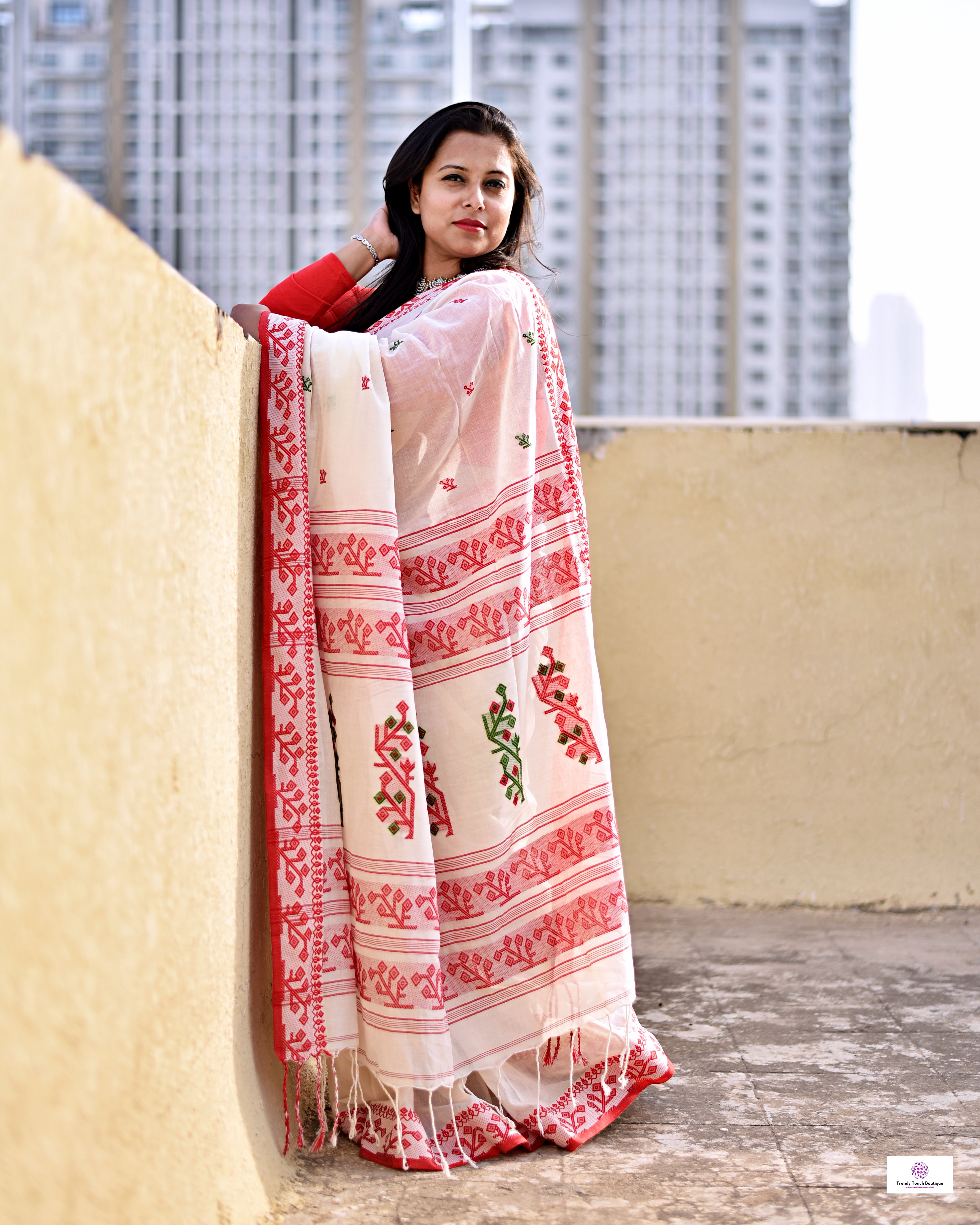 Phulia pure Bengal cotton handloom saree red white green saree for everyday regular wear saraswati puja ceremonies temple wear with blouse piece best price