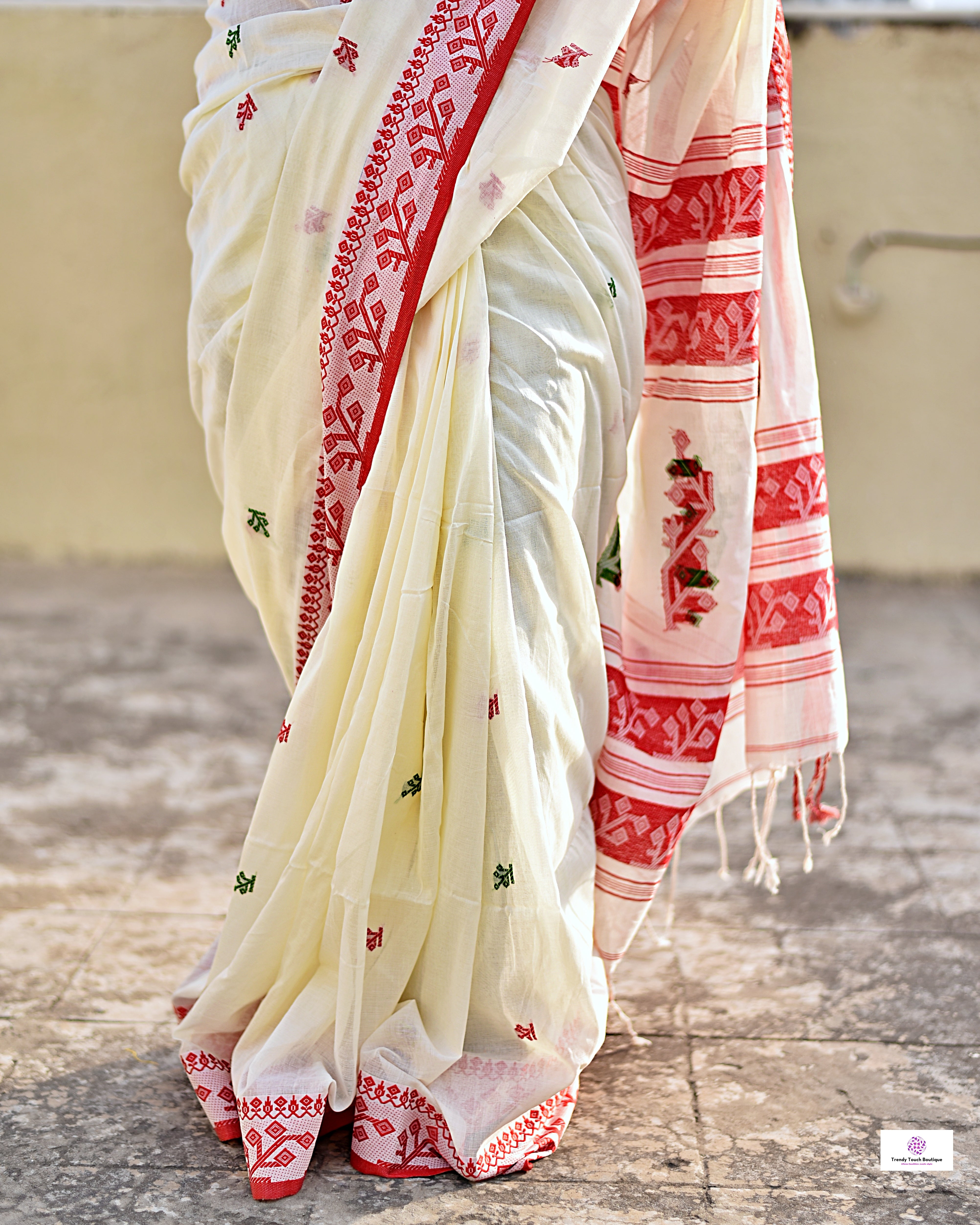 Phulia pure Bengal cotton handloom saree red white green saree for everyday regular wear saraswati puja ceremonies temple wear with blouse piece best price
