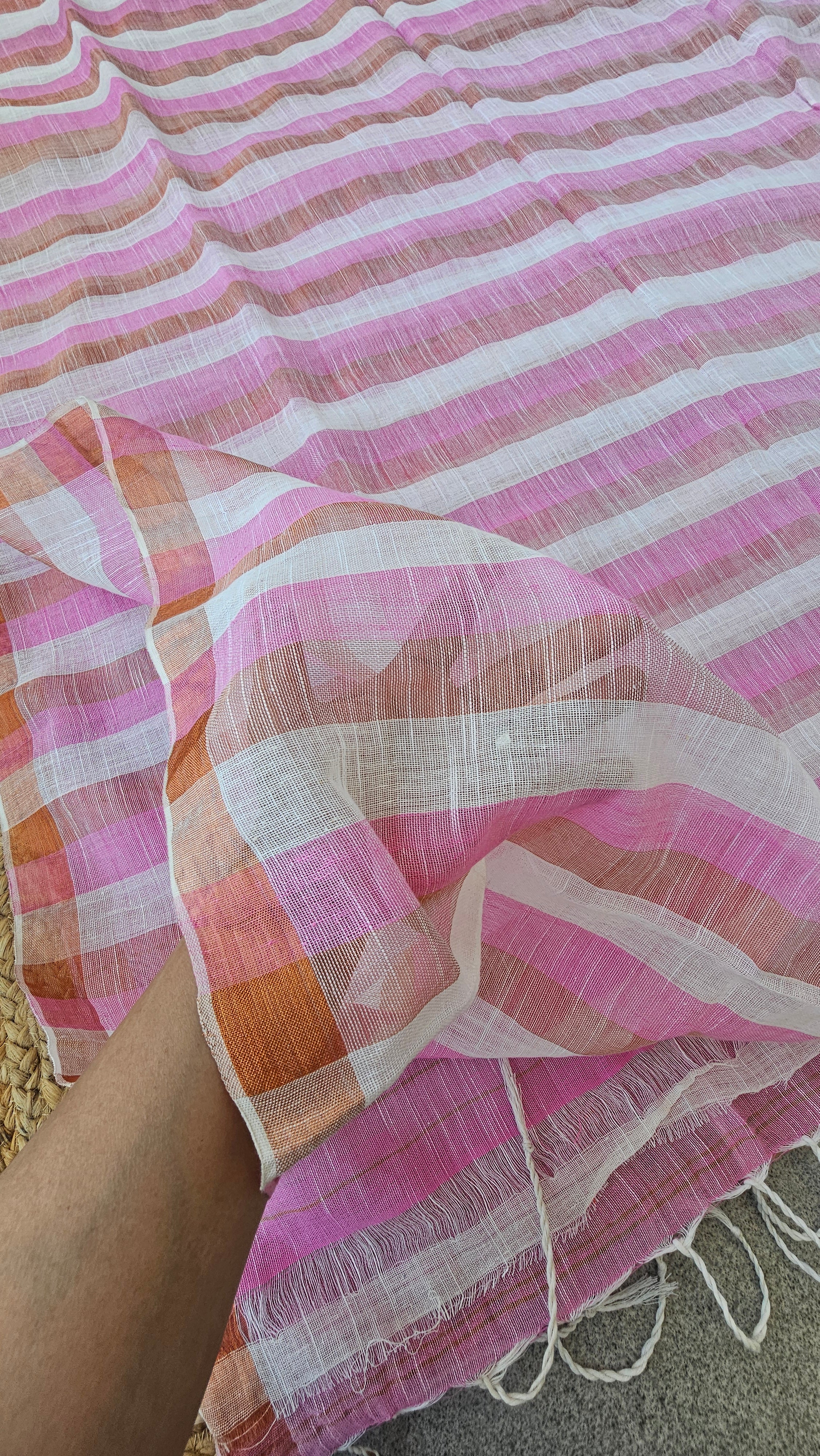Padma Dighi - Jamdani Handloom - Pure Linen Saree