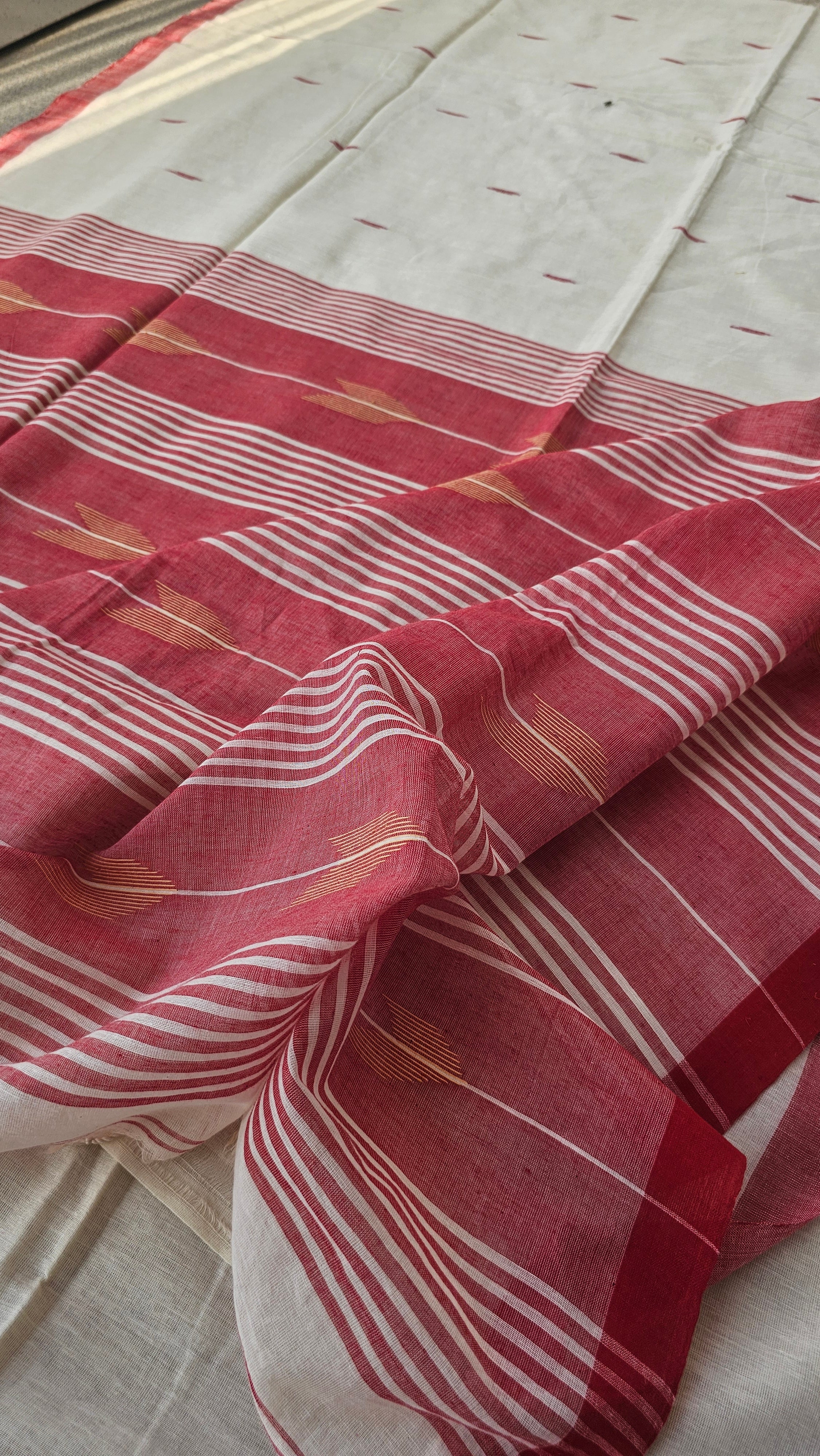 Godhuli - Jamdani Handloom - Cotton Saree
