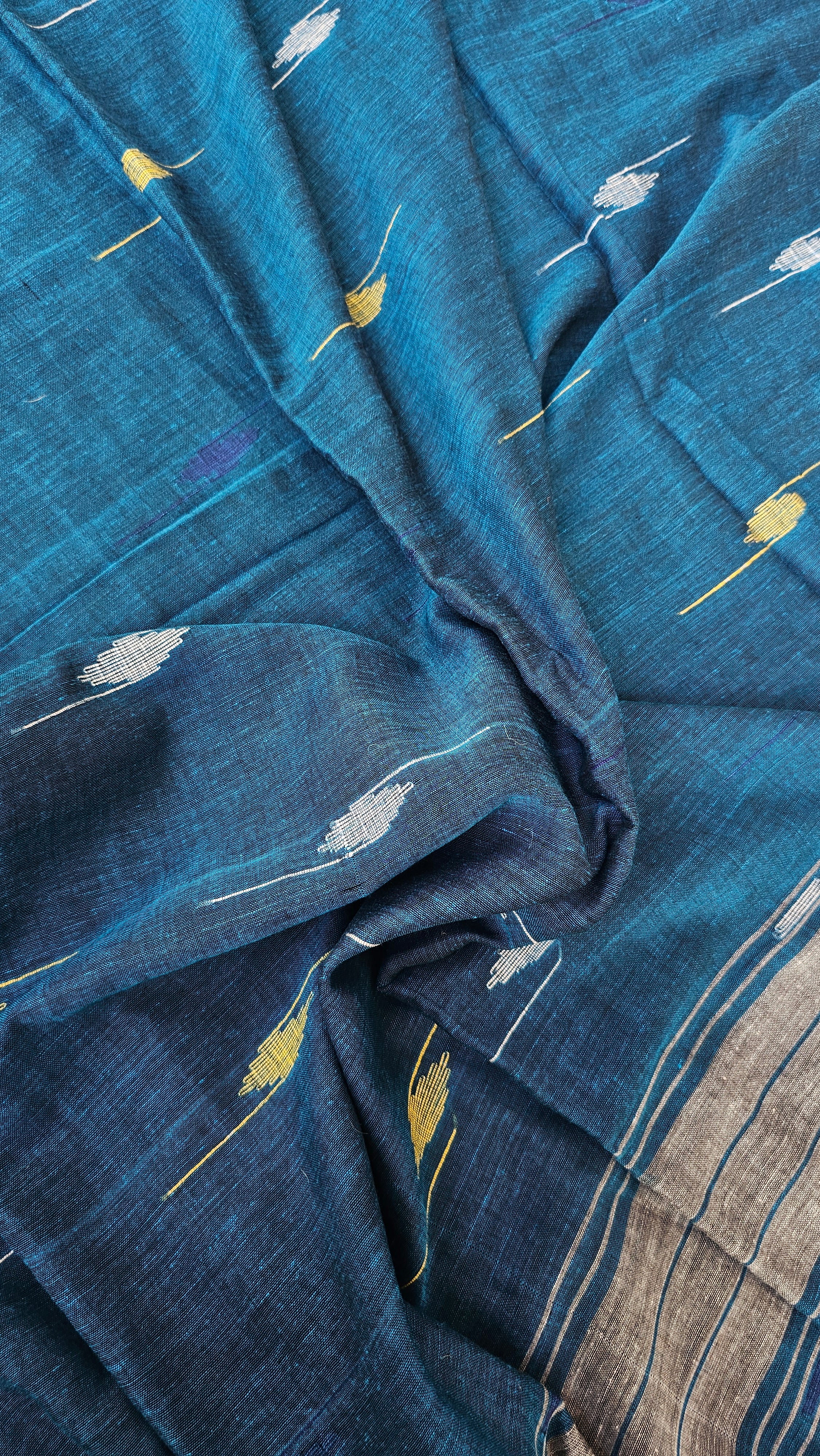 Meghla - Needle Jamdani Handloom - Mulcotton Saree